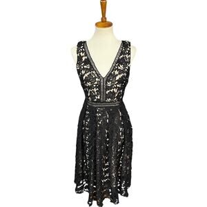 Romeo + Juliet Couture Black Lace Sleeveless Dress Size Large
